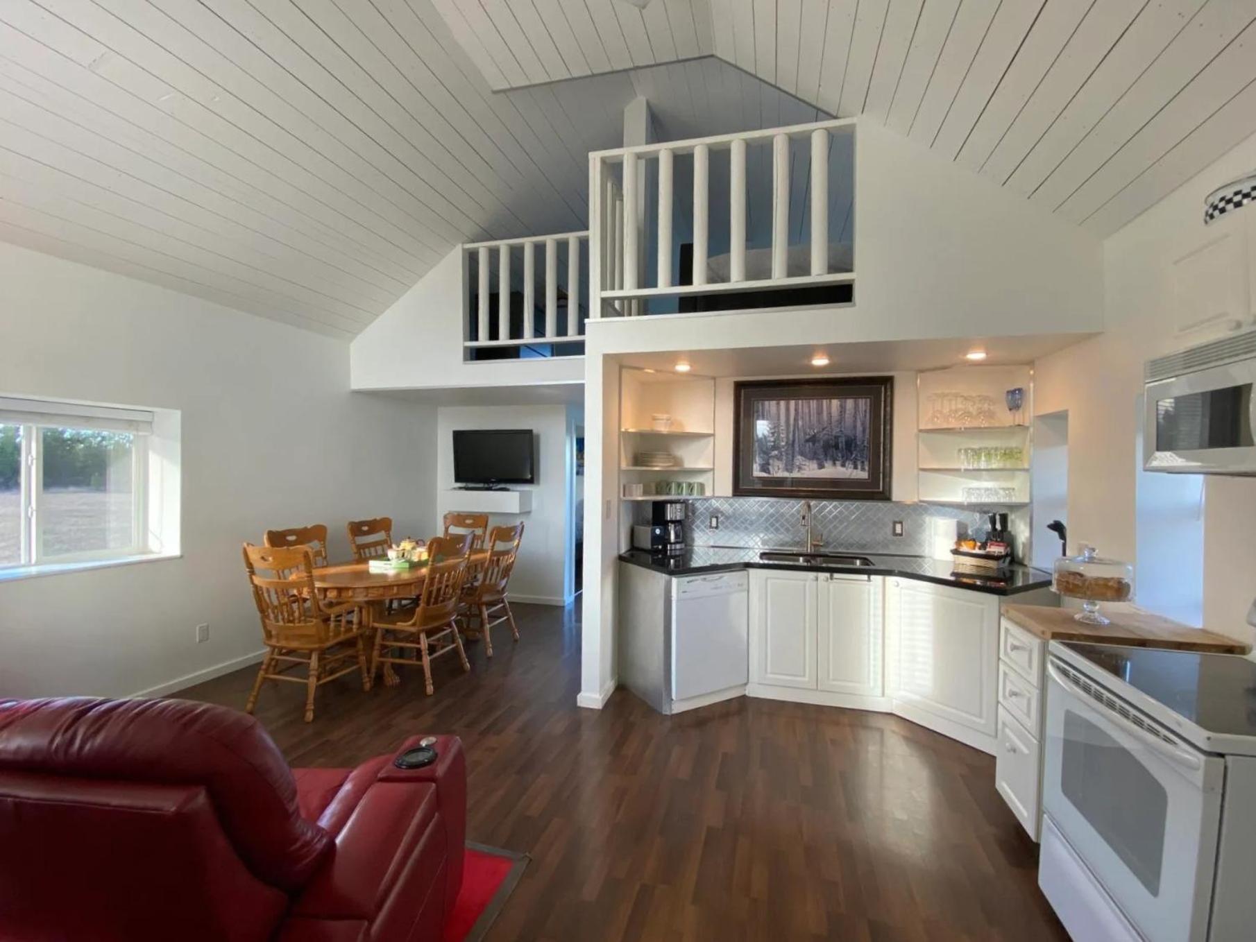 Woodhouse Cottages And Ranch Prince George Exterior photo